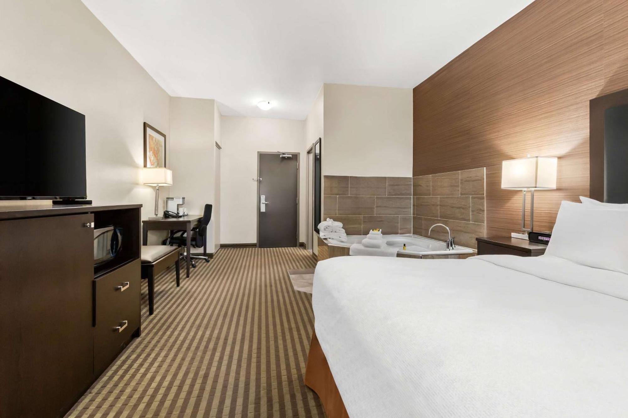 Western Hotel 4*